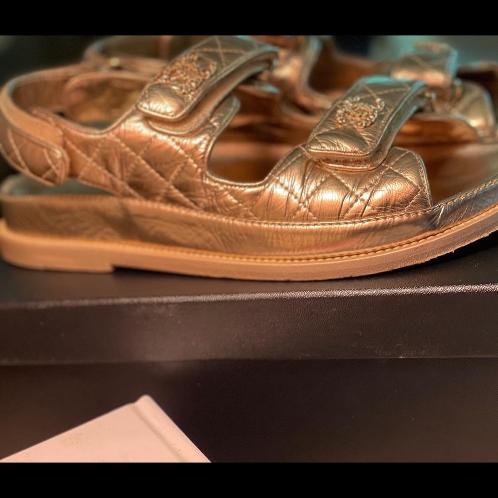 ✨✨Not for sale✨✨Chanel gold dad sandals worn 3x size 38/ 8.5 - Picture 5 of 9